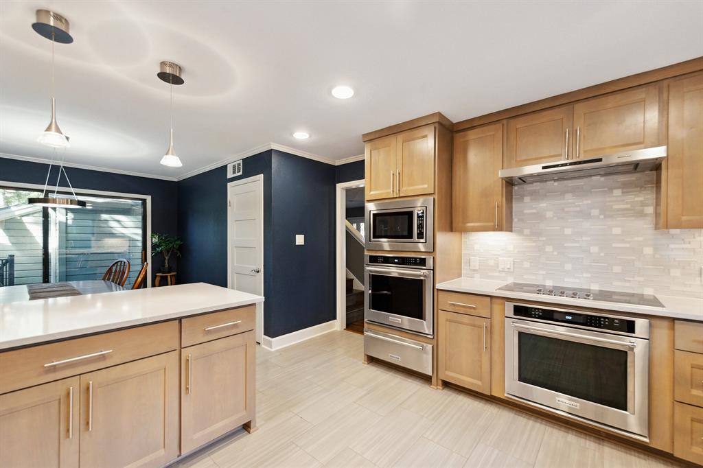 5704 Sam Houston CIR