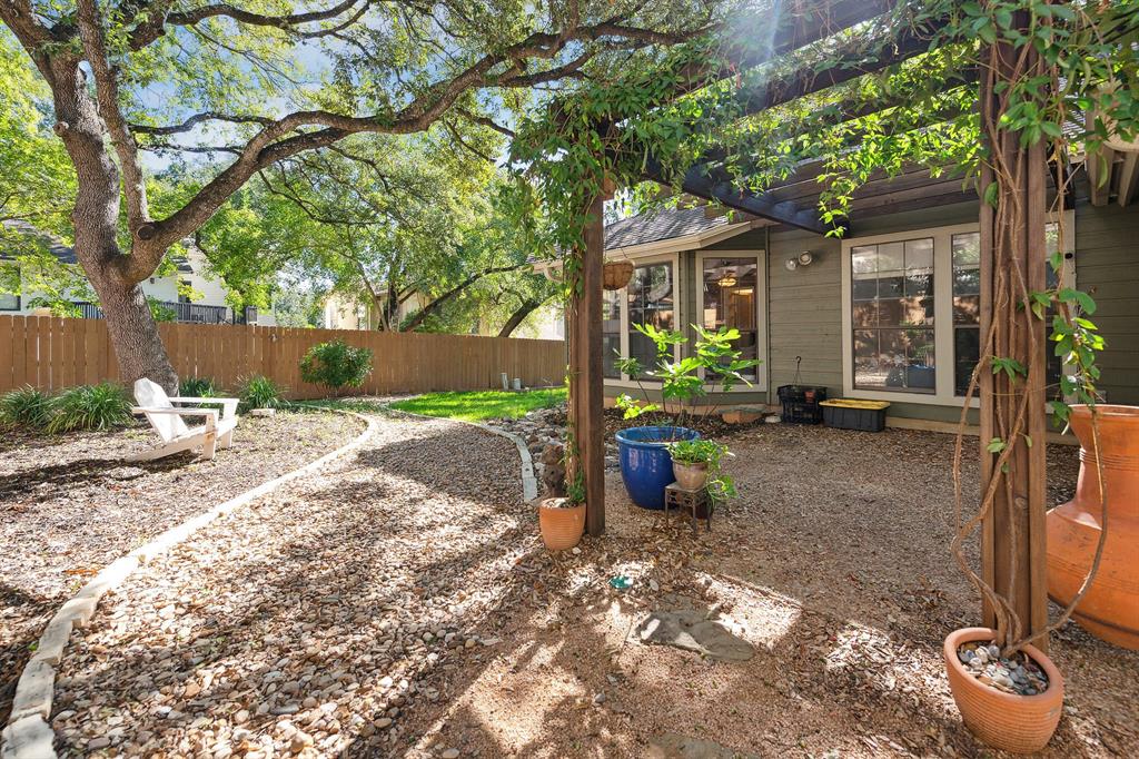 5704 Sam Houston CIR