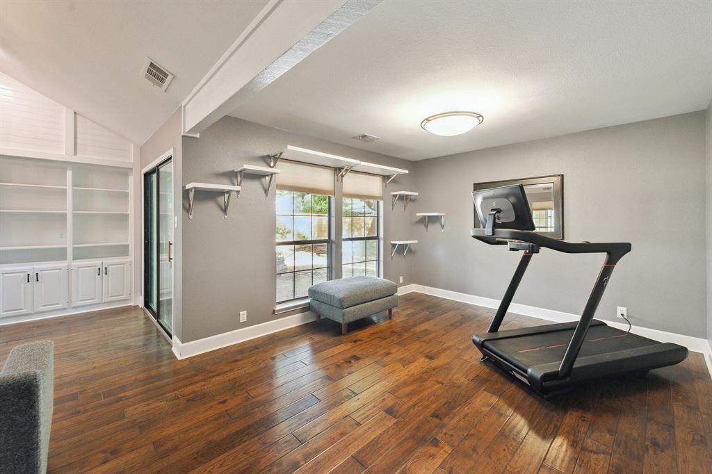 5704 Sam Houston CIR