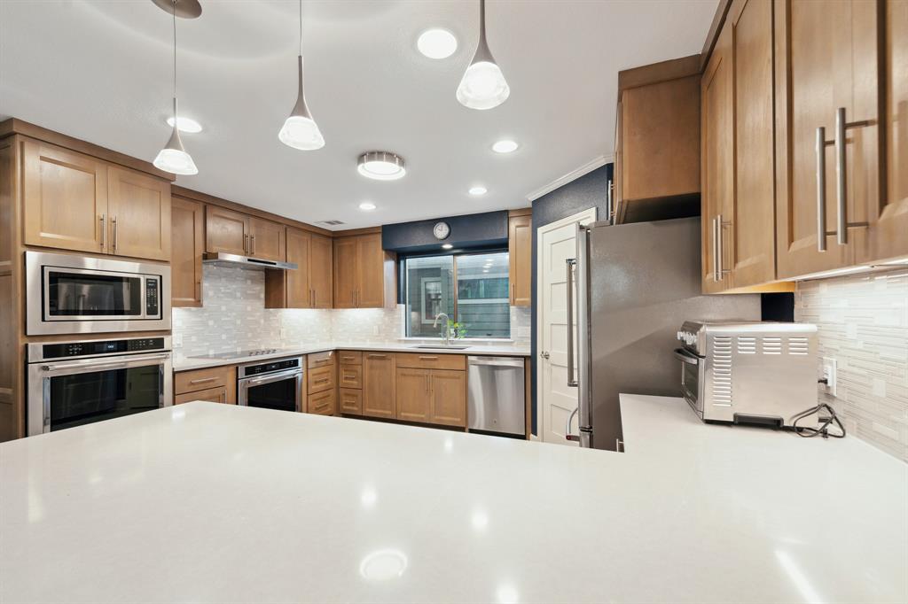 5704 Sam Houston CIR