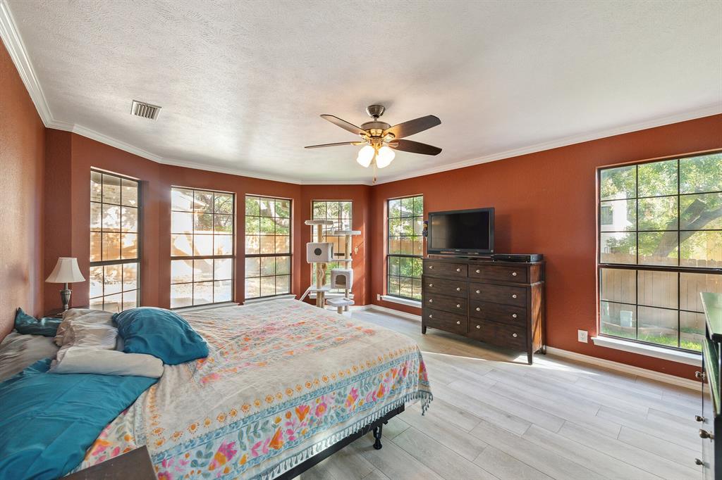 5704 Sam Houston CIR
