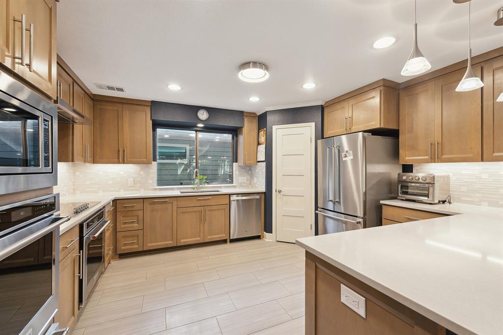 5704 Sam Houston CIR