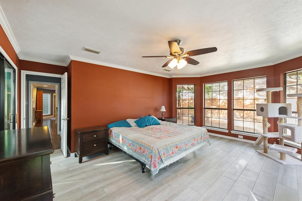 5704 Sam Houston CIR
