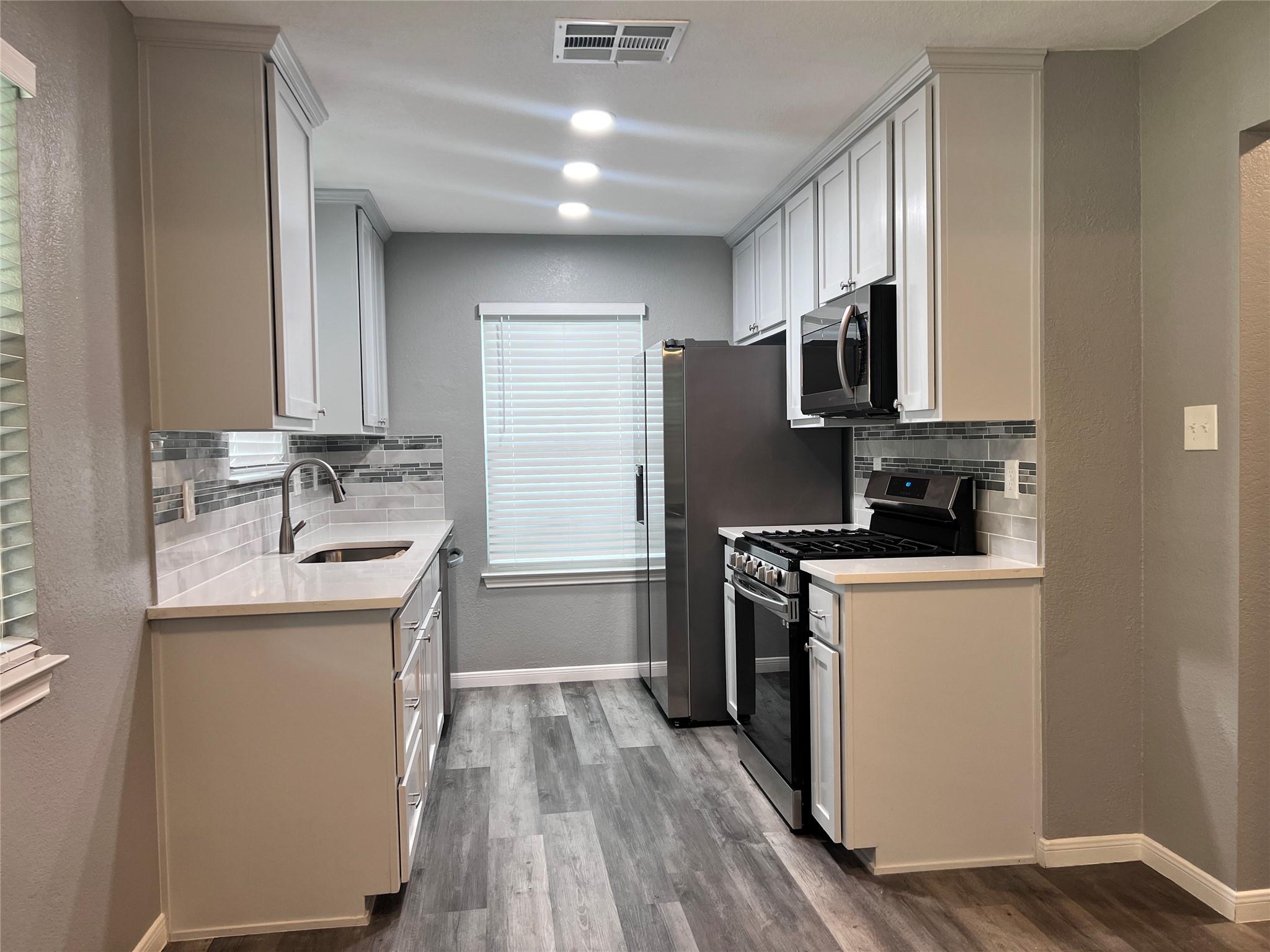 911 Greenbriar LOOP
