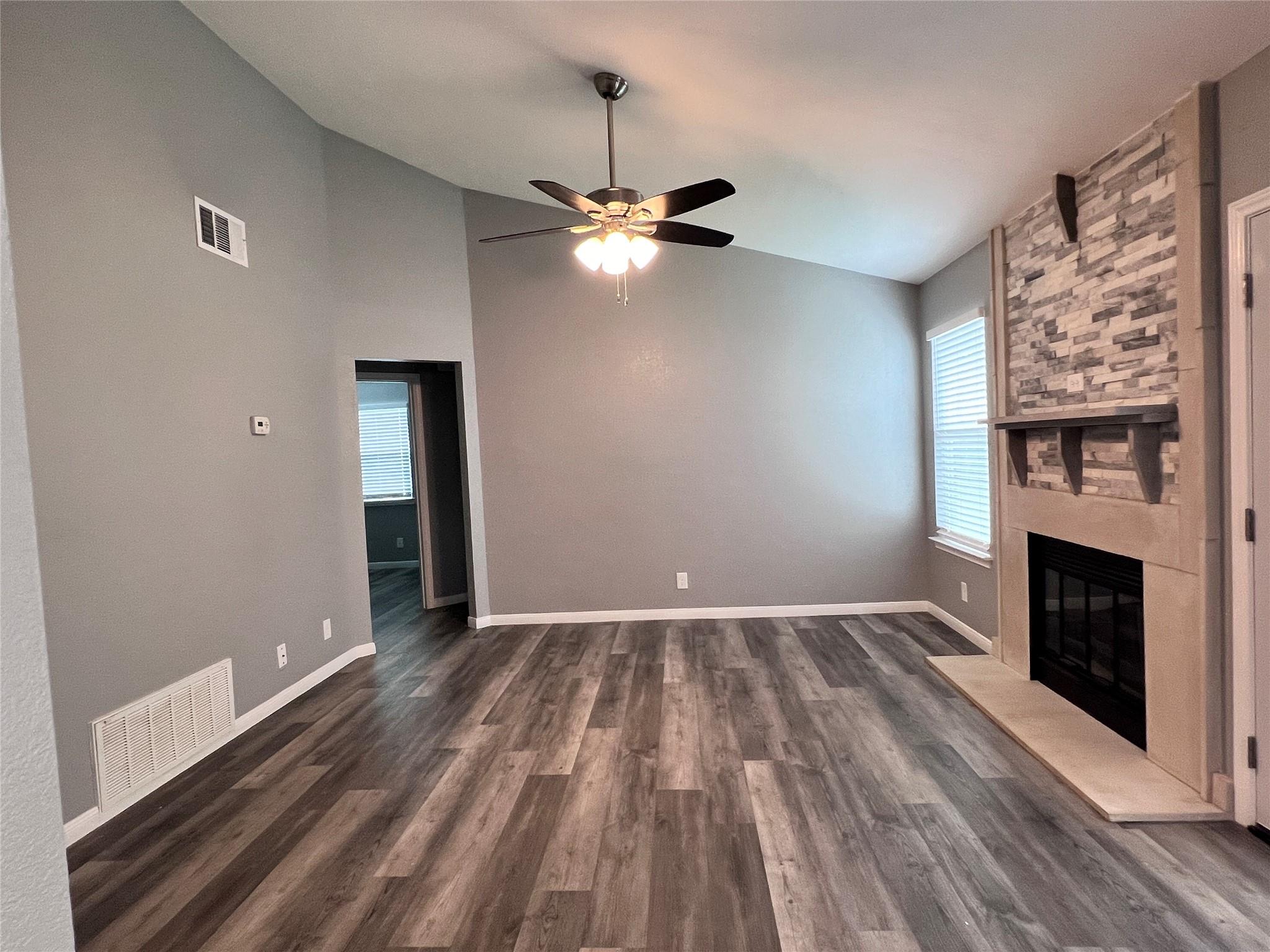 911 Greenbriar LOOP