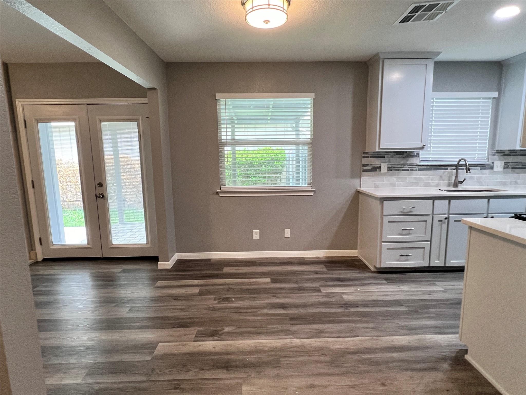 911 Greenbriar LOOP