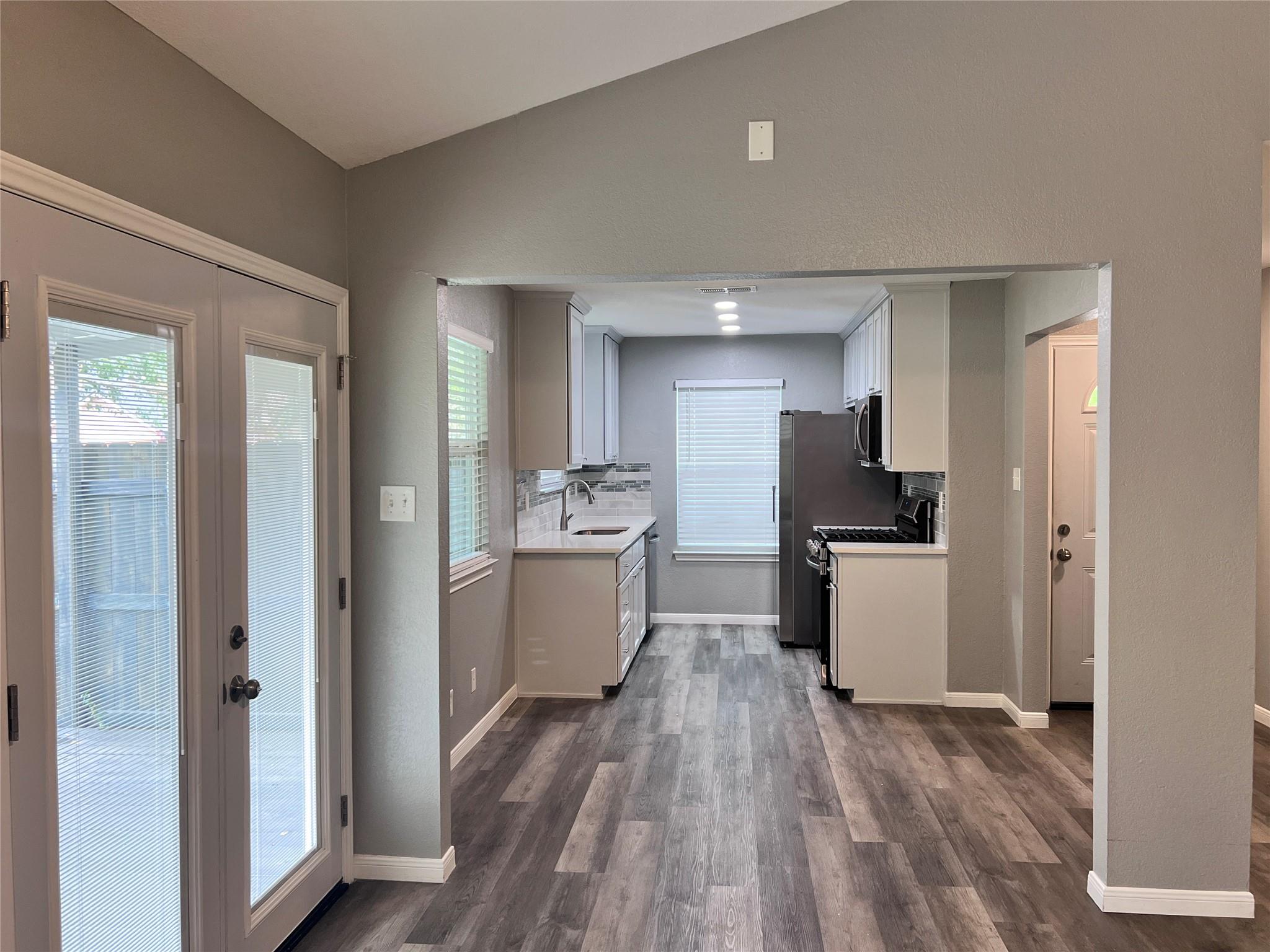 911 Greenbriar LOOP