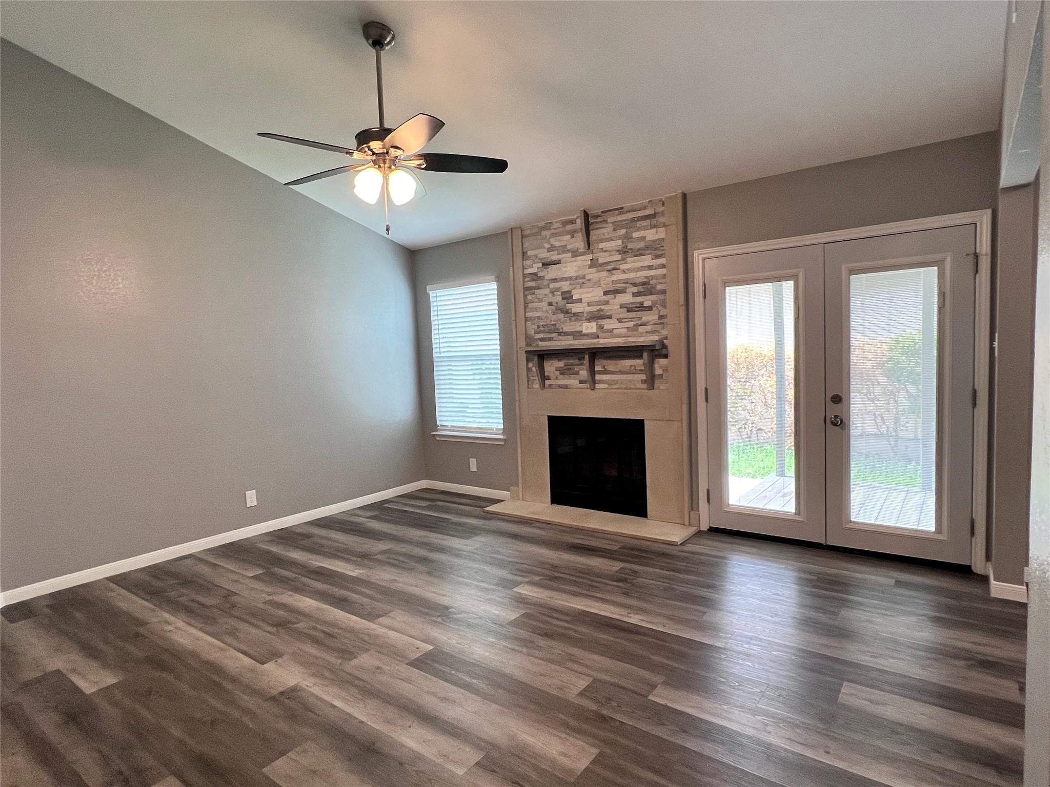 911 Greenbriar LOOP
