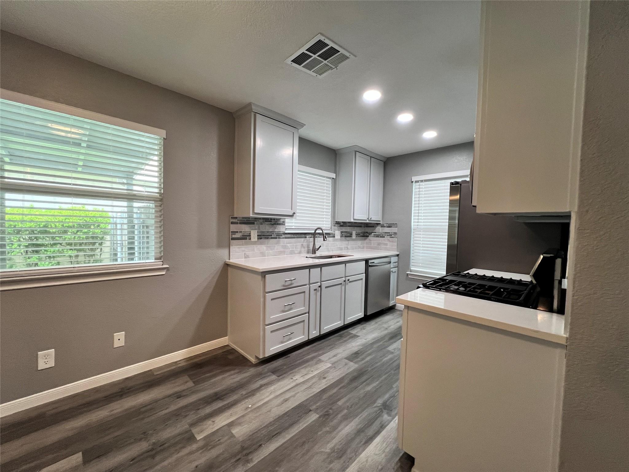 911 Greenbriar LOOP