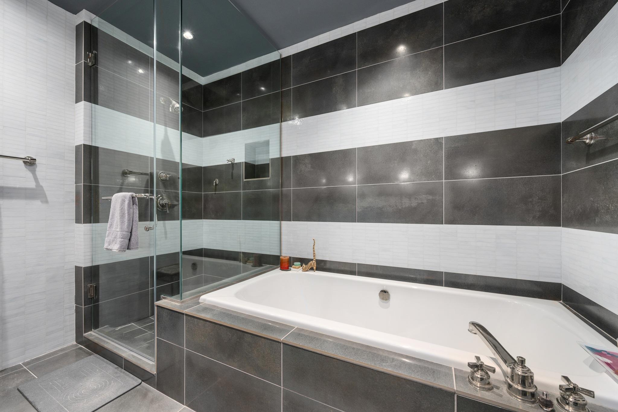 200 Congress Ave # 11A