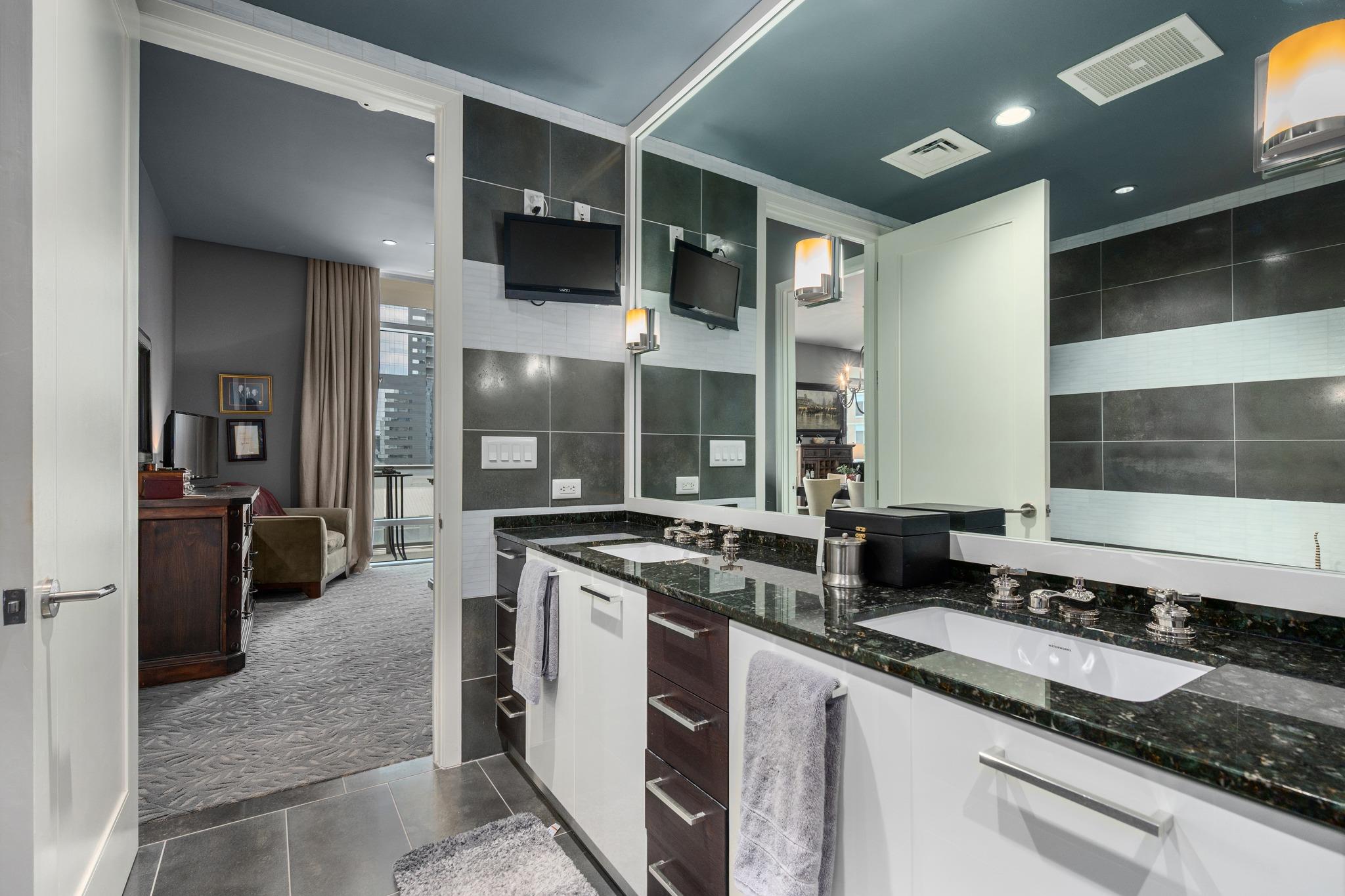 200 Congress Ave # 11A