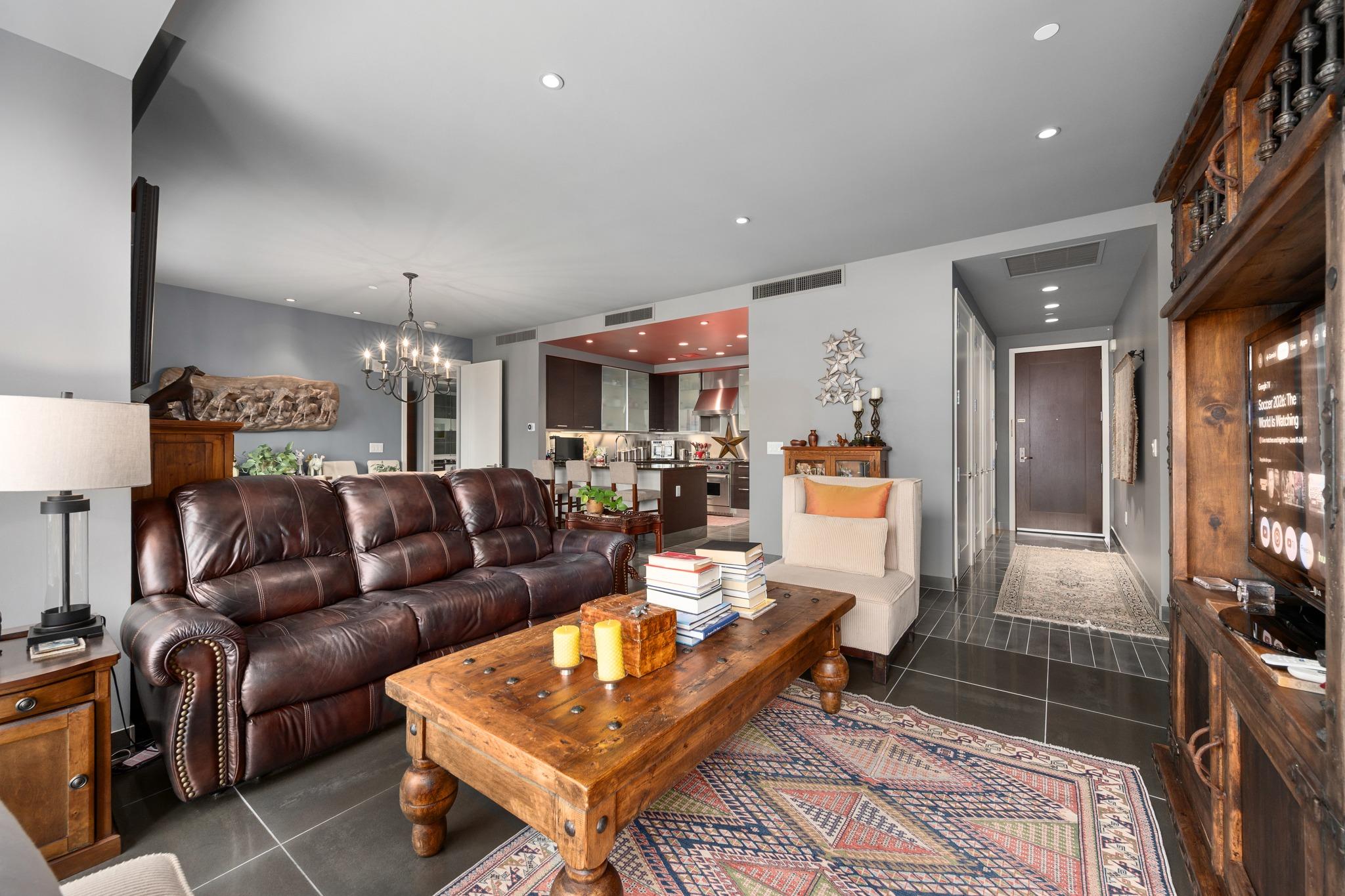 200 Congress Ave # 11A
