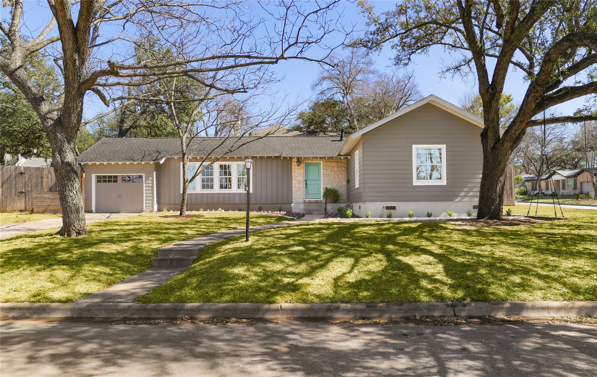 3401 Happy Hollow LN