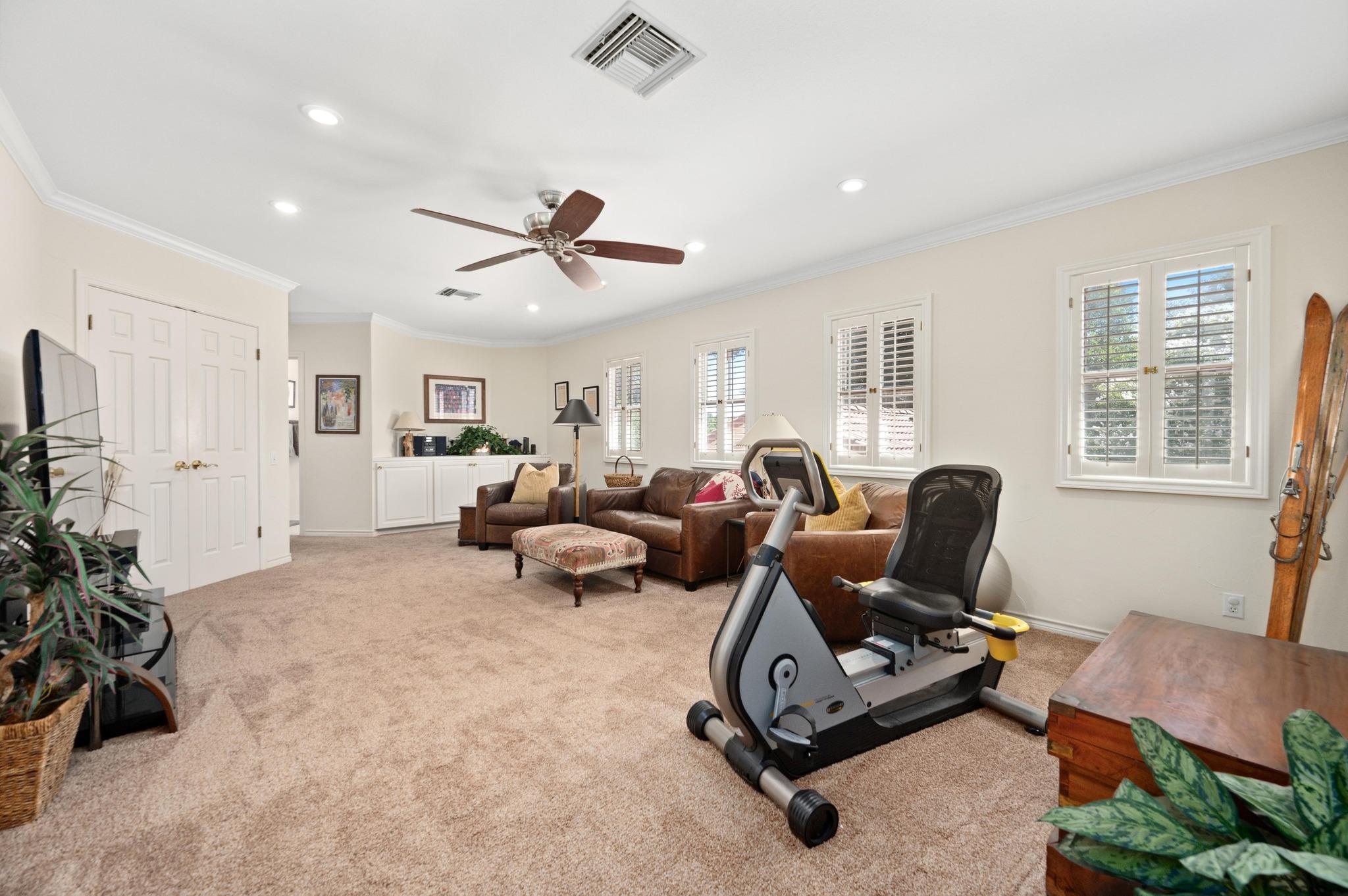 51 Tiburon DR