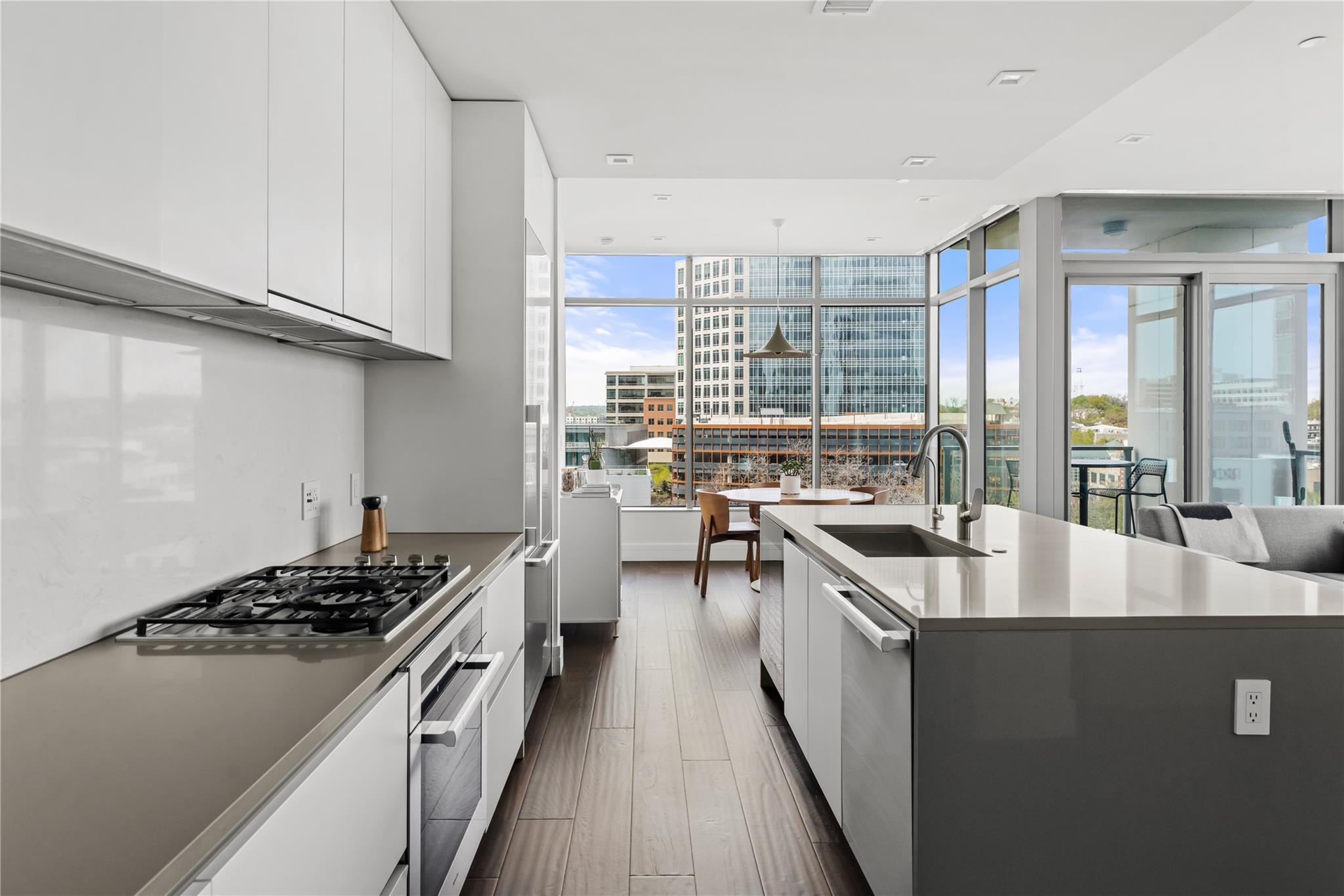 501 West Ave # 704
