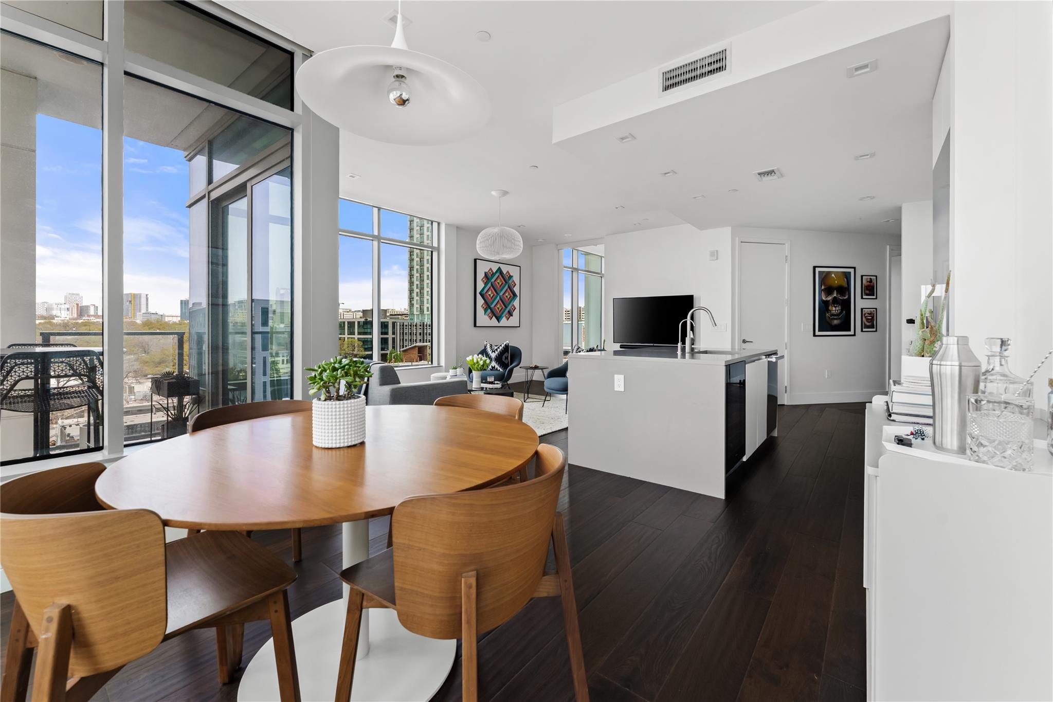 501 West Ave # 704