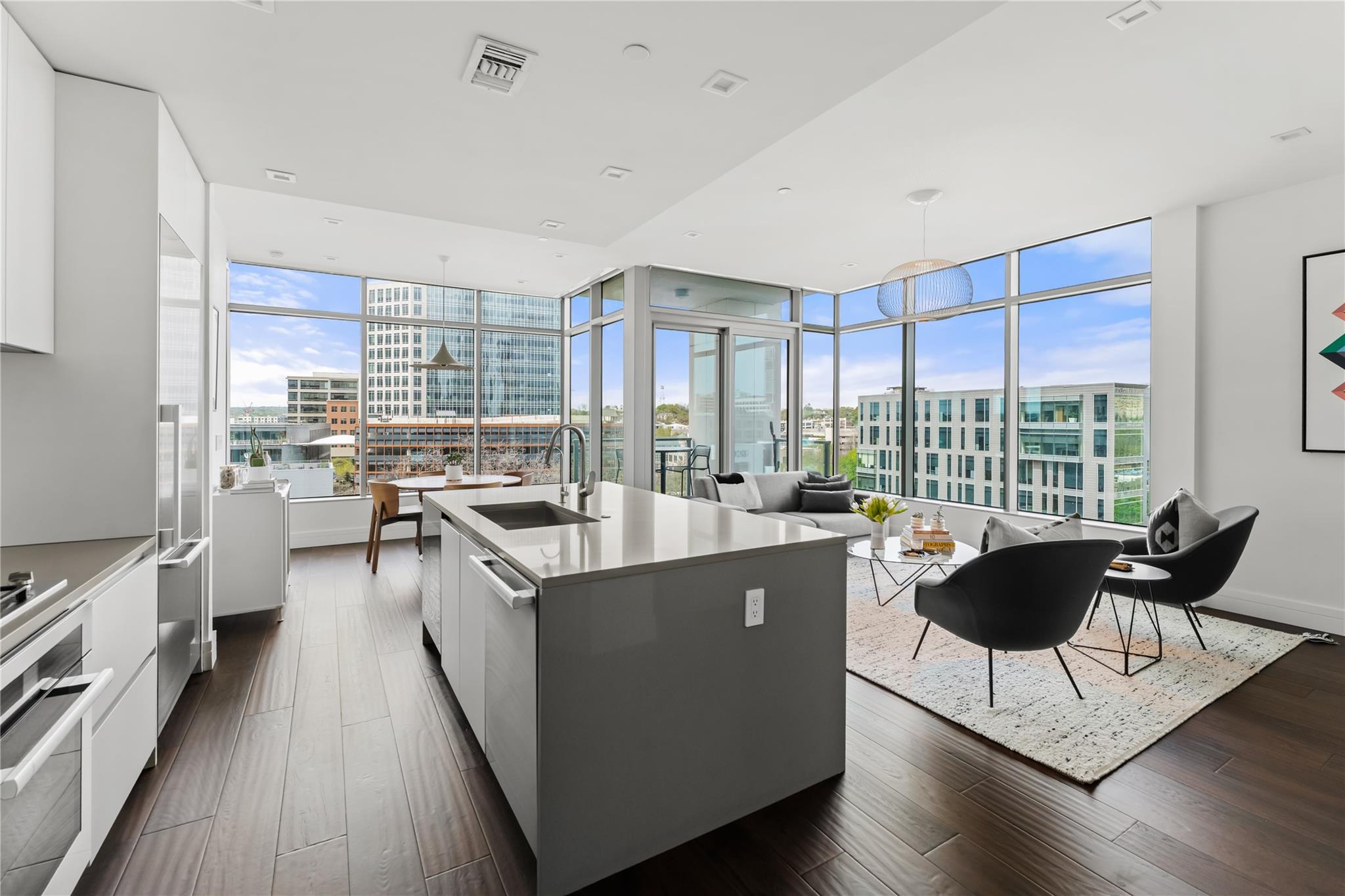 501 West Ave # 704