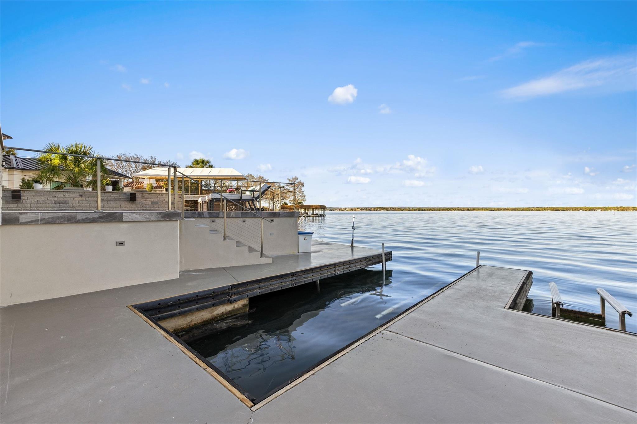 402 Lighthouse DR