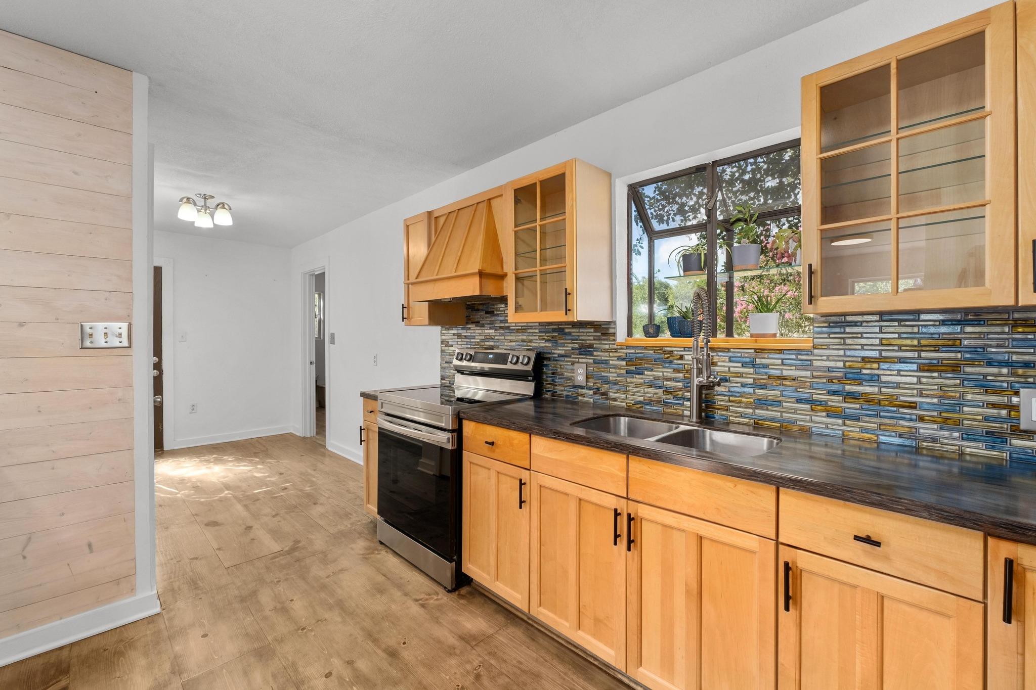 501 Twin Oaks TRL