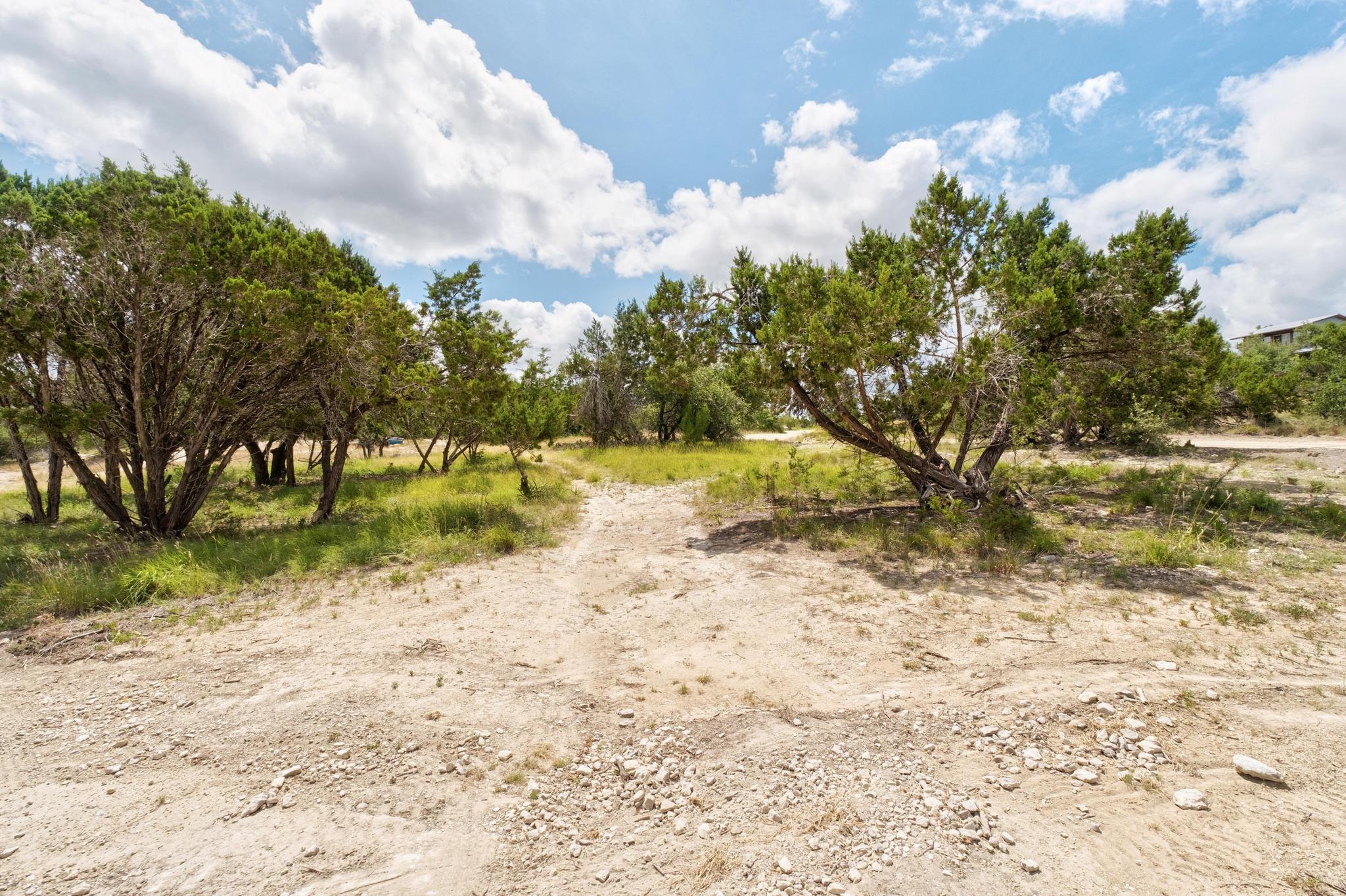 501 Twin Oaks TRL