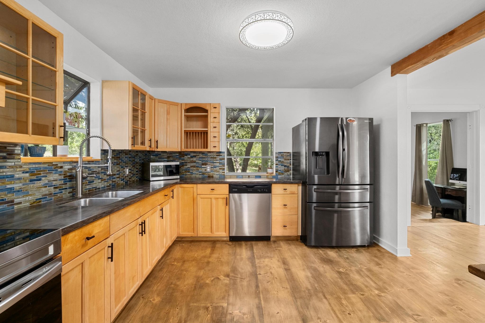 501 Twin Oaks TRL
