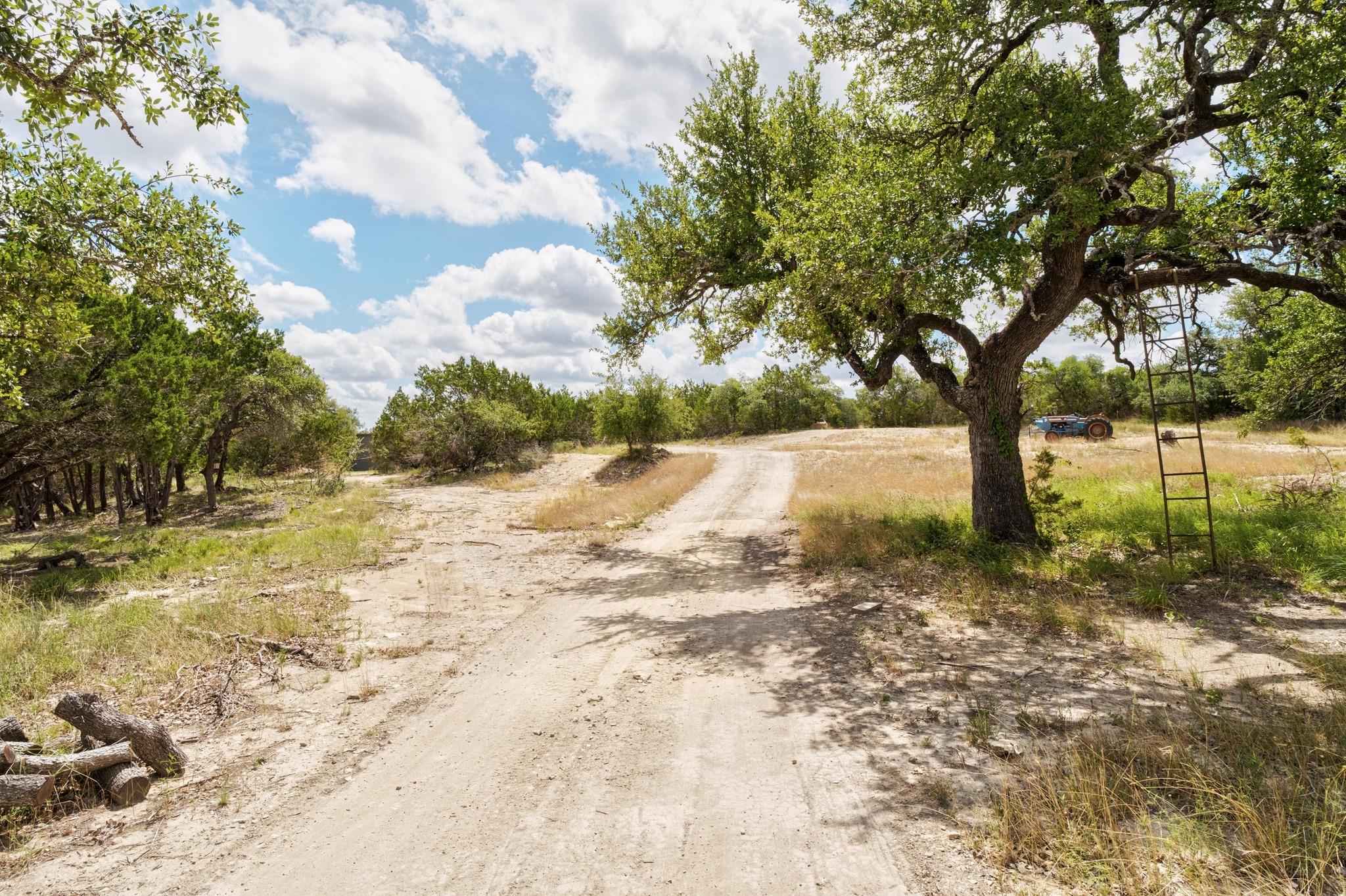 501 Twin Oaks TRL
