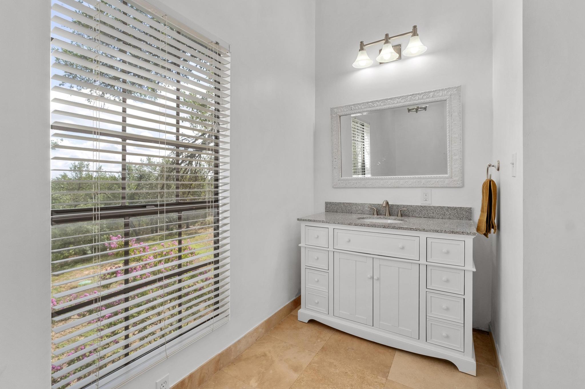 501 Twin Oaks TRL