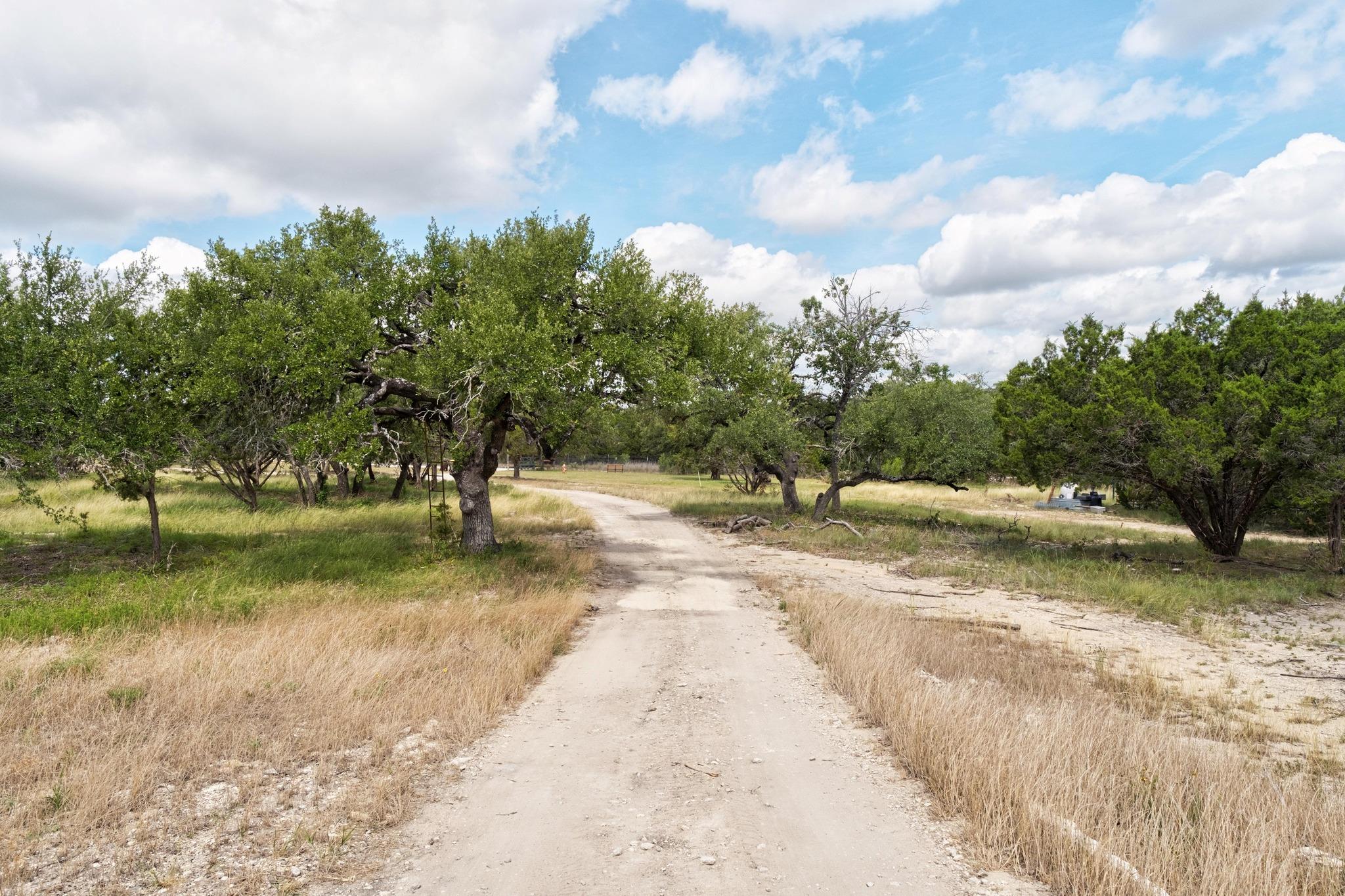 501 Twin Oaks TRL