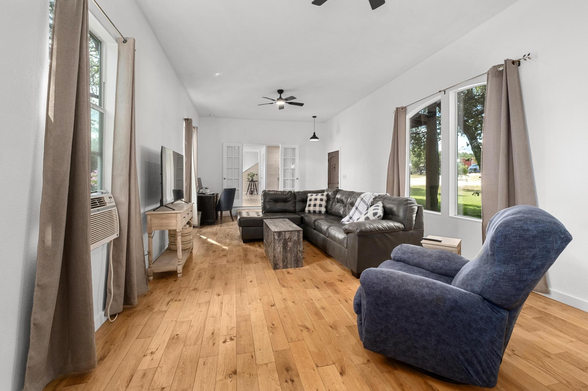 501 Twin Oaks TRL
