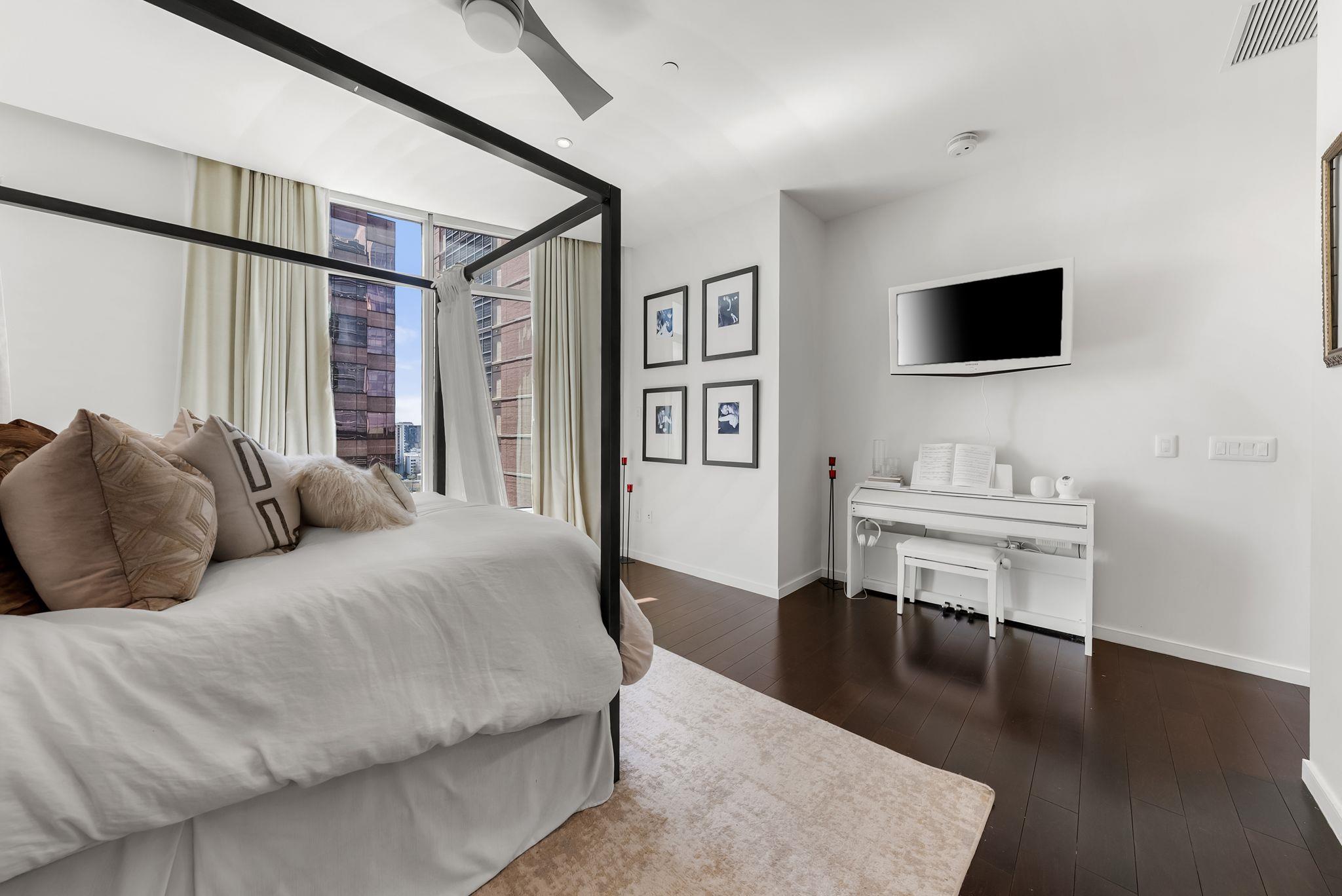 200 Congress Ave # 14C
