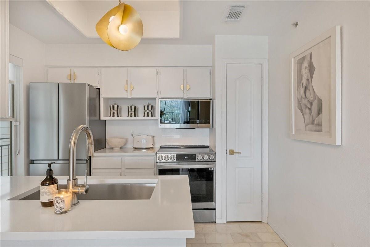 6000 Shepherd Mountain CV # 915