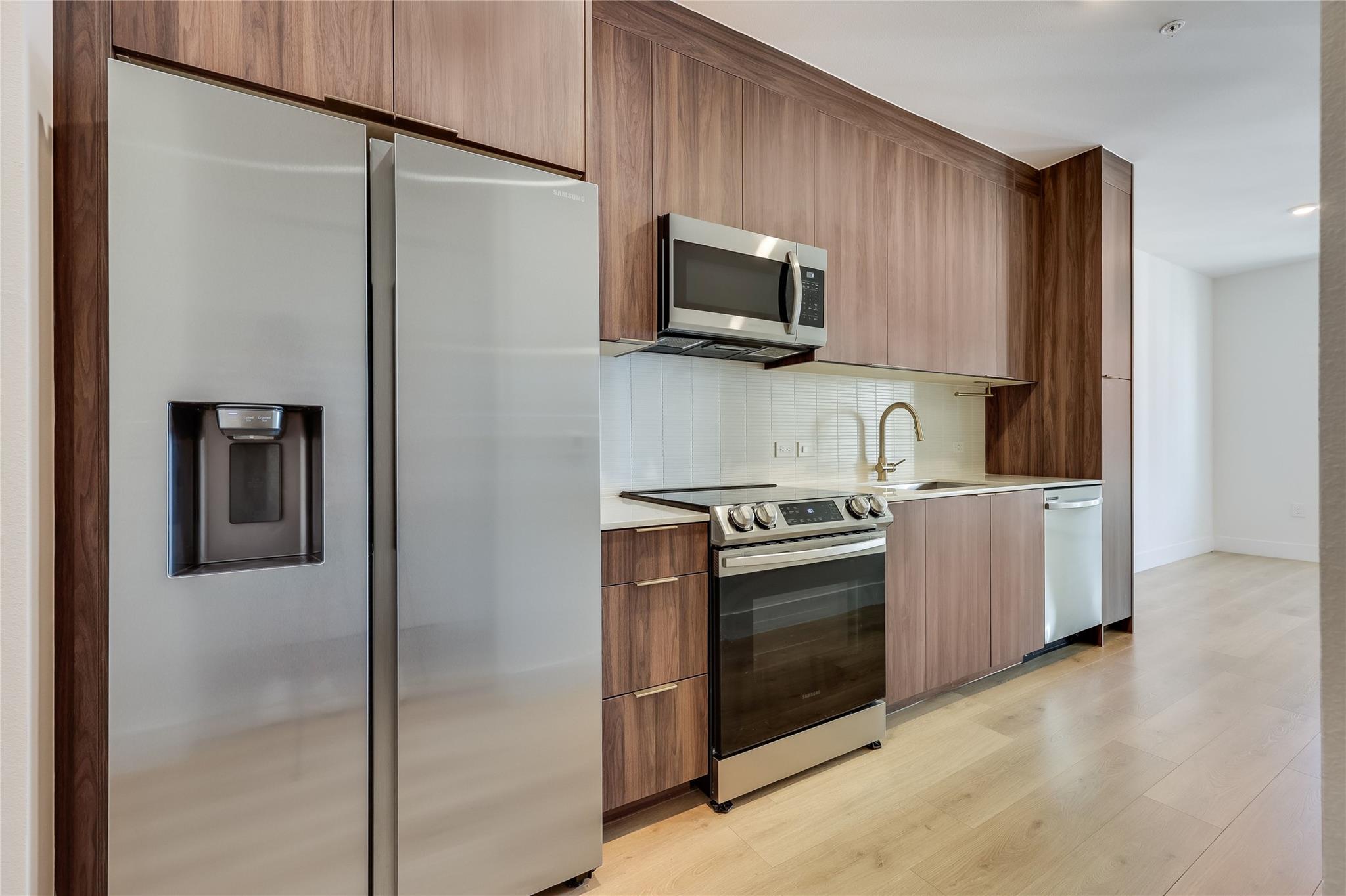 1701 Simond Ave # 516