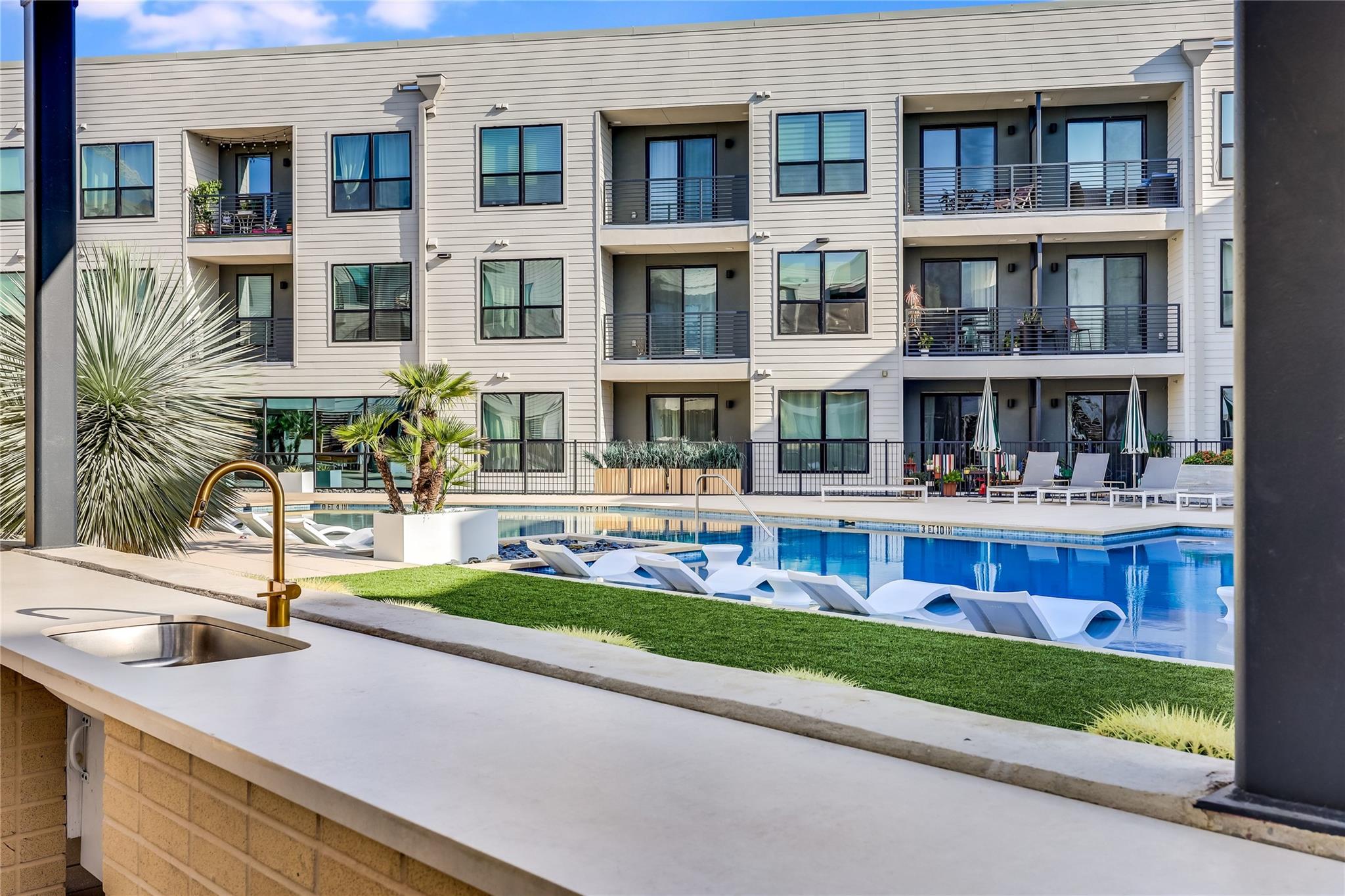 1701 Simond Ave # 516
