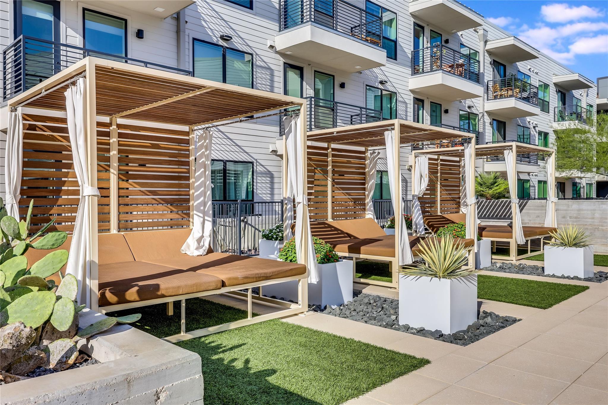 1701 Simond Ave # 516