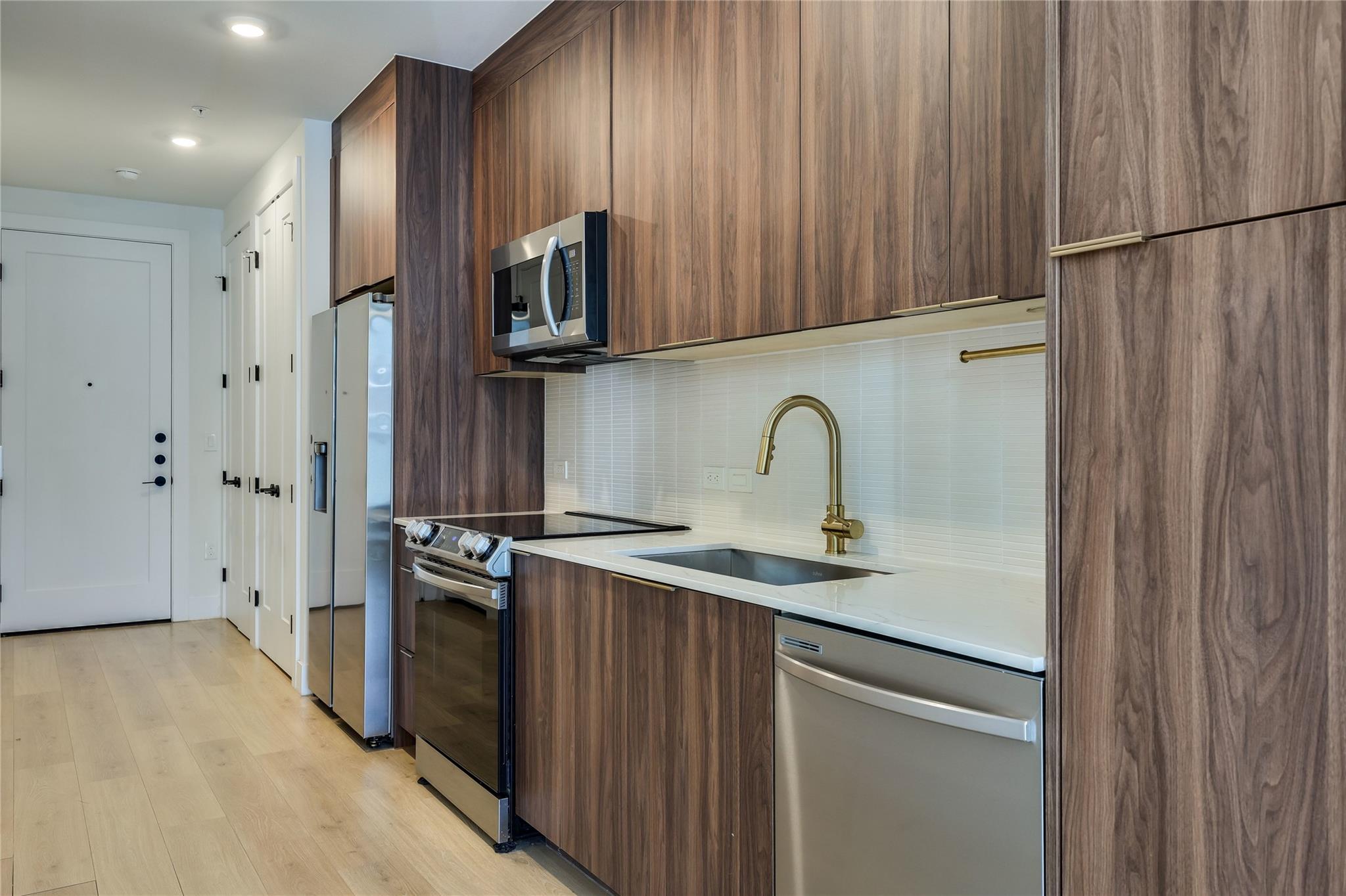 1701 Simond Ave # 516
