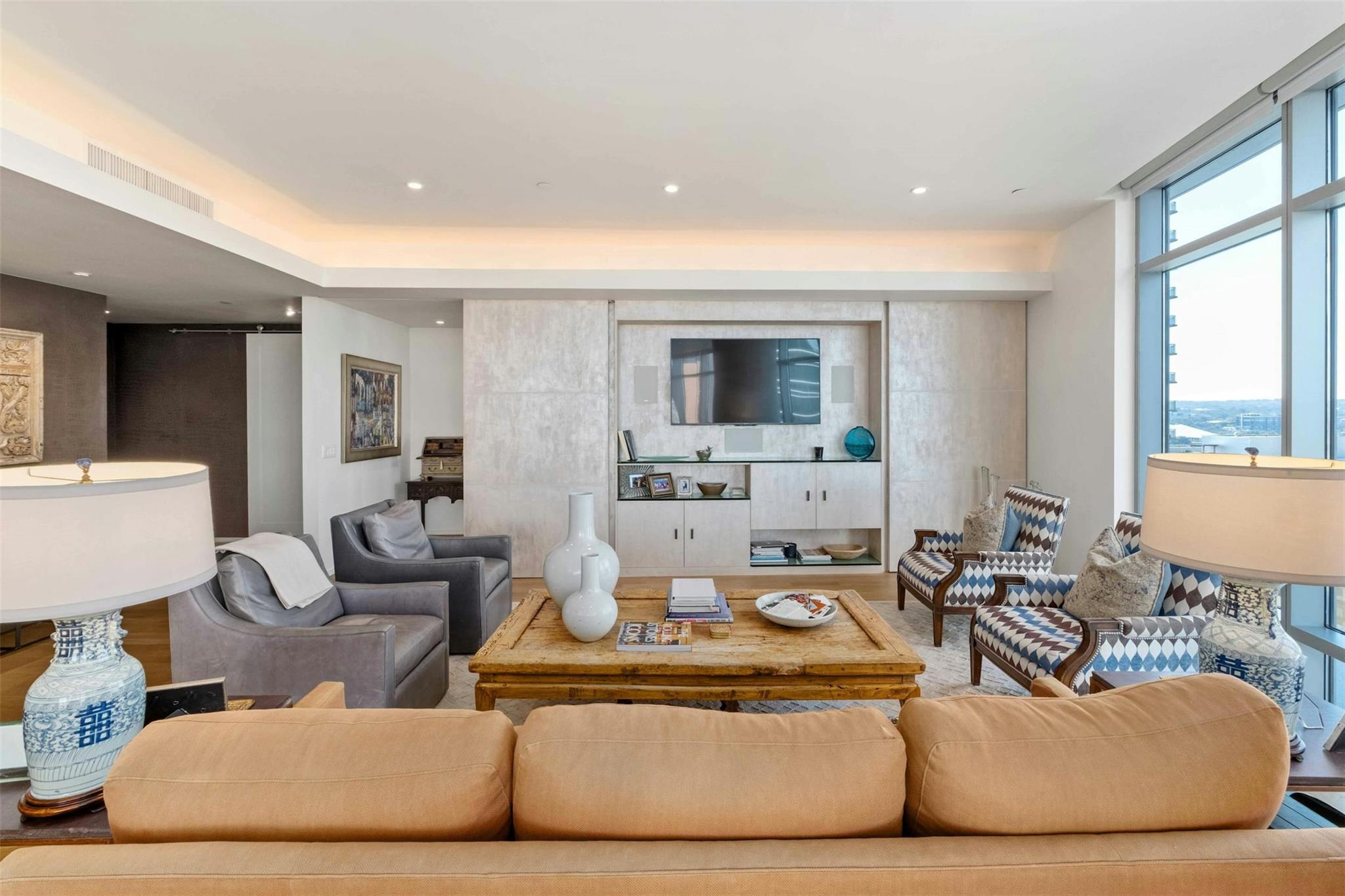 200 Congress Ave # 11E