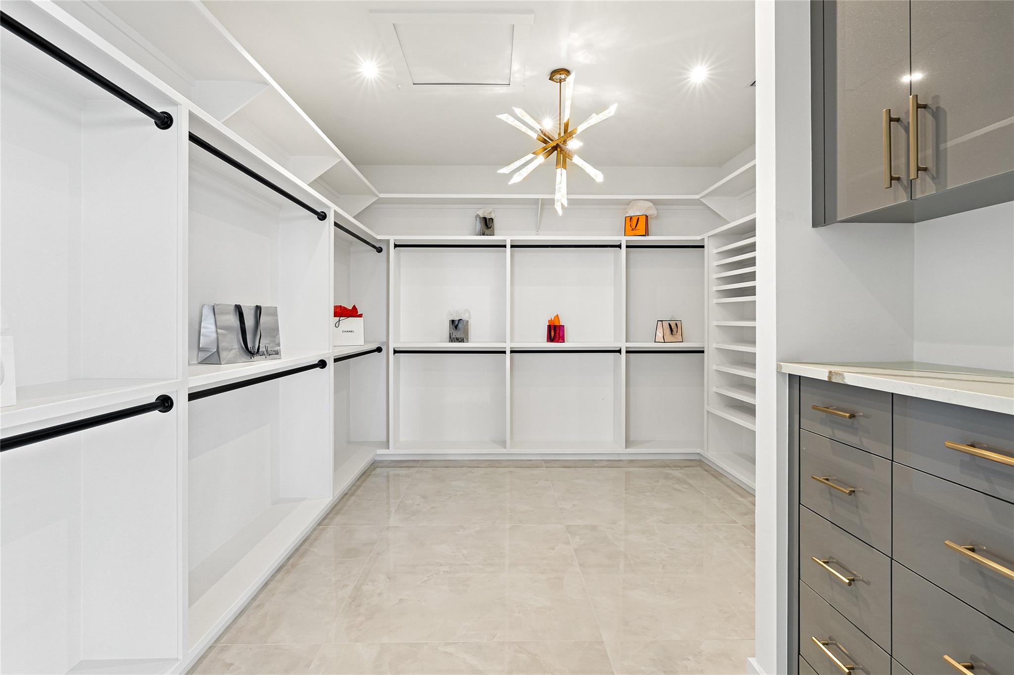 115 Estate DR
