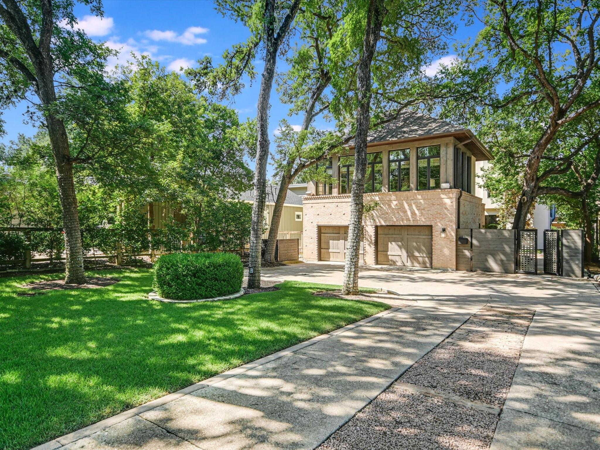 2107 Bridle PATH