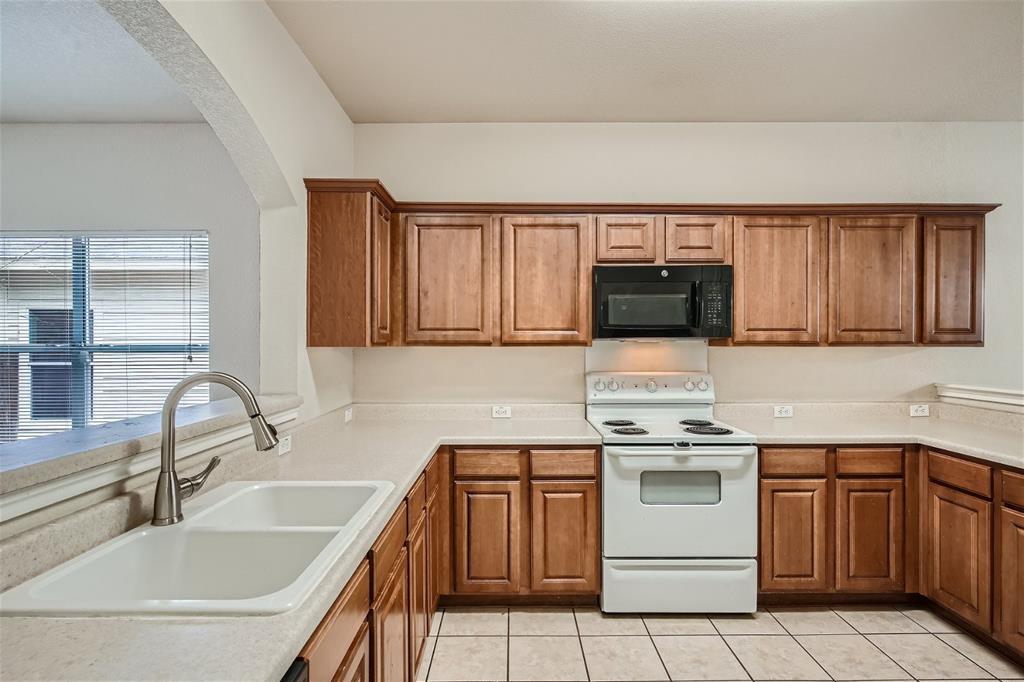 2112 CHARLOTTE ESTATES DR