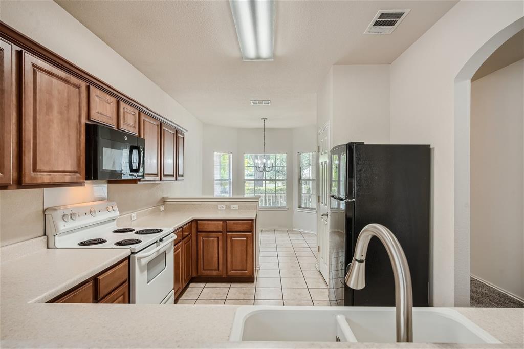 2112 CHARLOTTE ESTATES DR