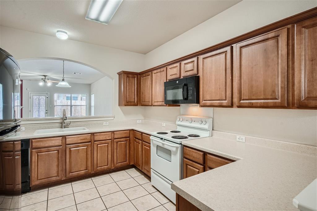 2112 CHARLOTTE ESTATES DR