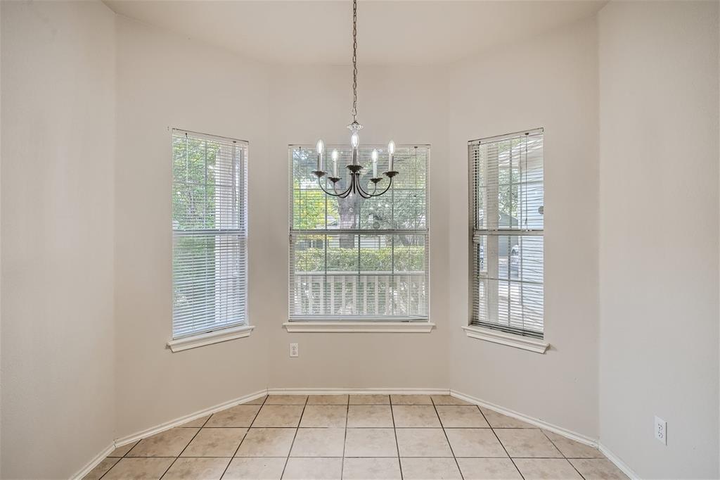 2112 CHARLOTTE ESTATES DR