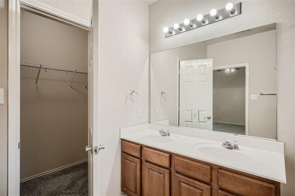 2112 CHARLOTTE ESTATES DR