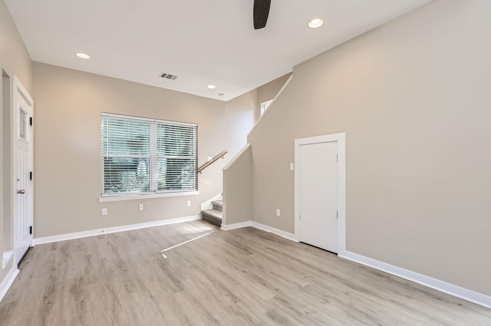 11007 Elm ST
