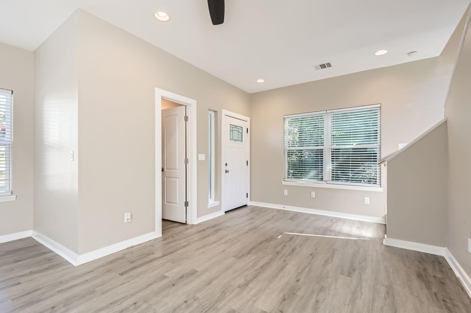 11007 Elm ST