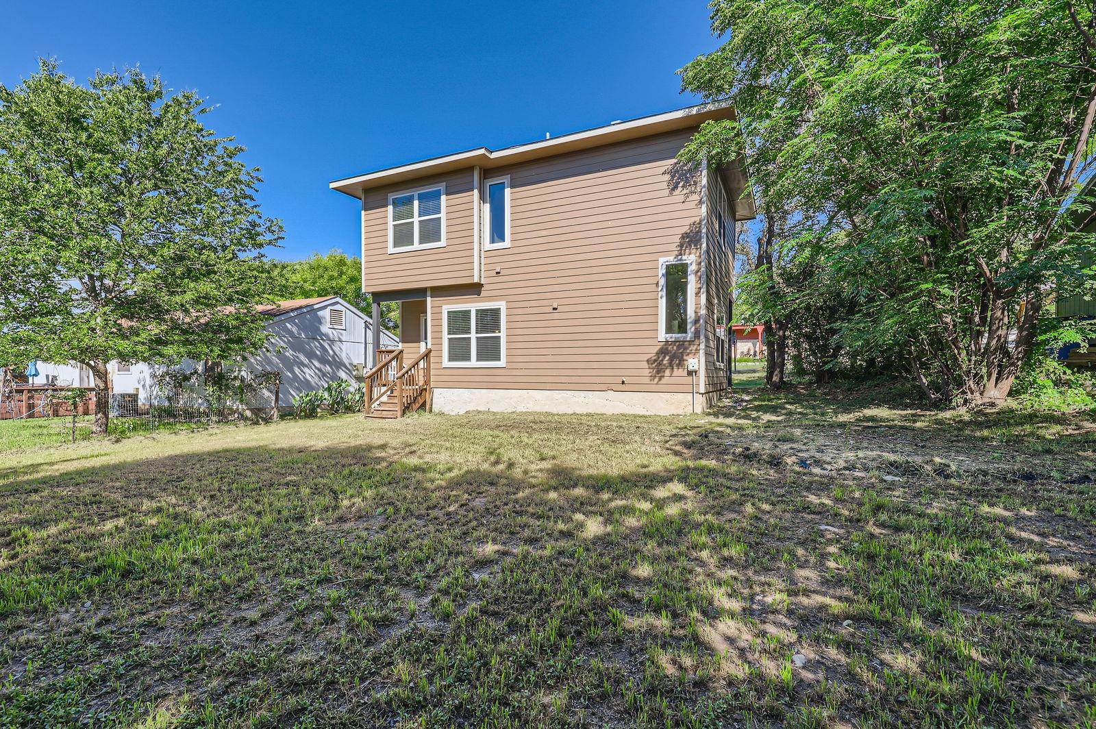 11007 Elm ST