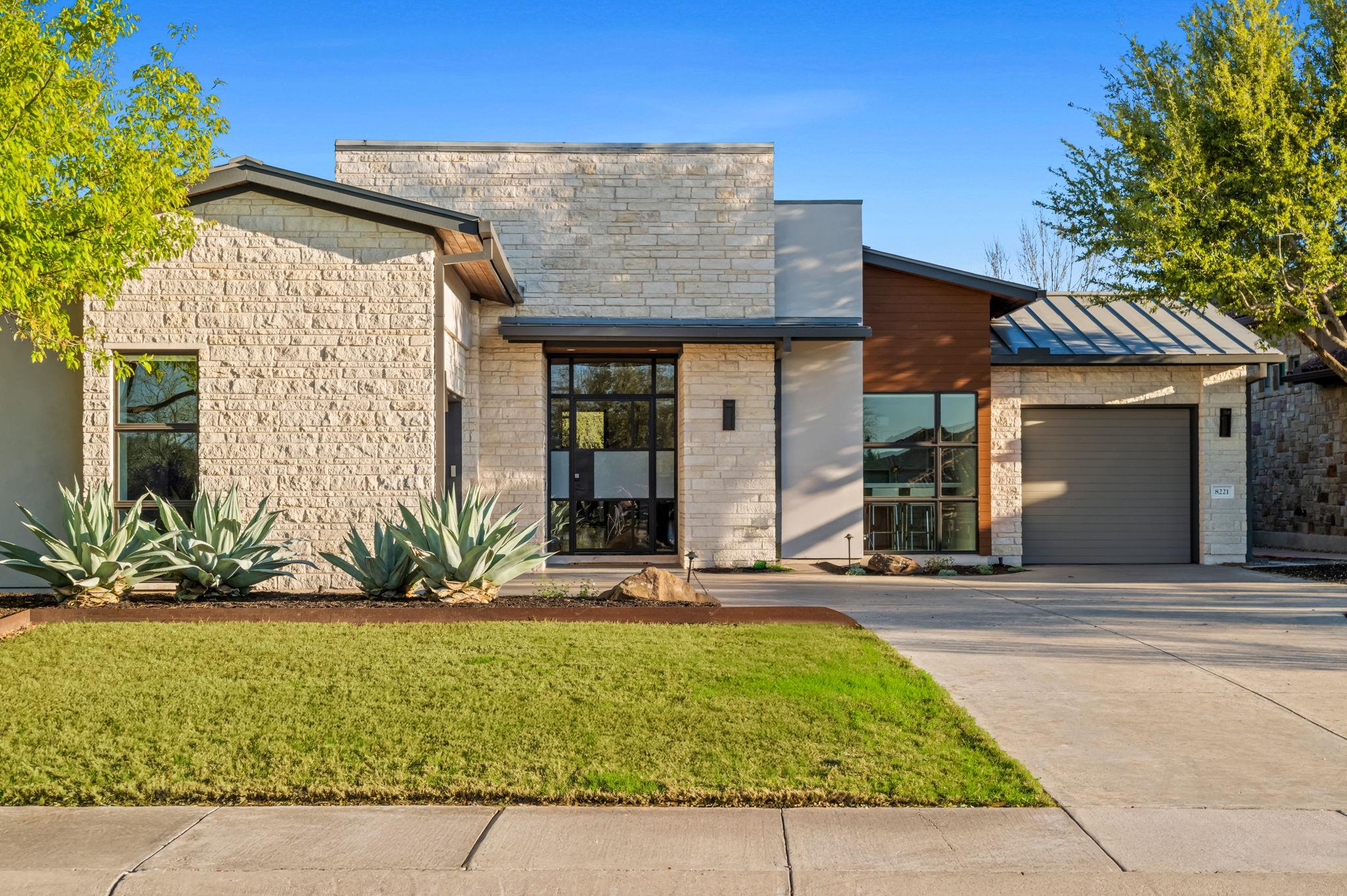 8221 Carranzo DR