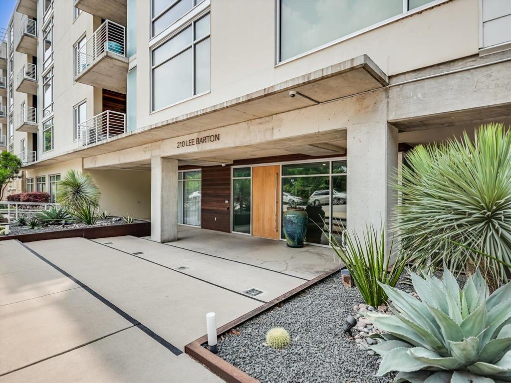 210 Lee Barton DR # 321