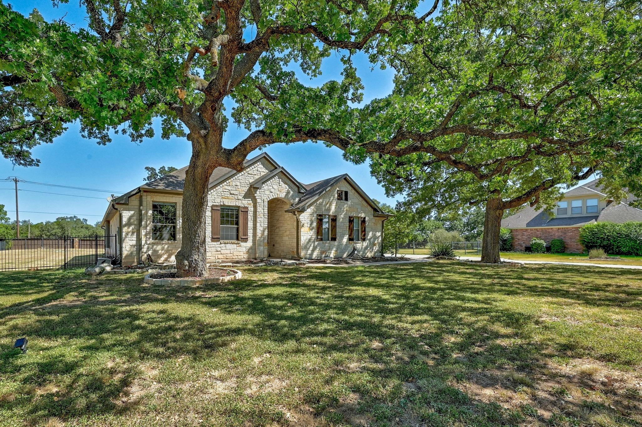 577 Shelf Rock RD