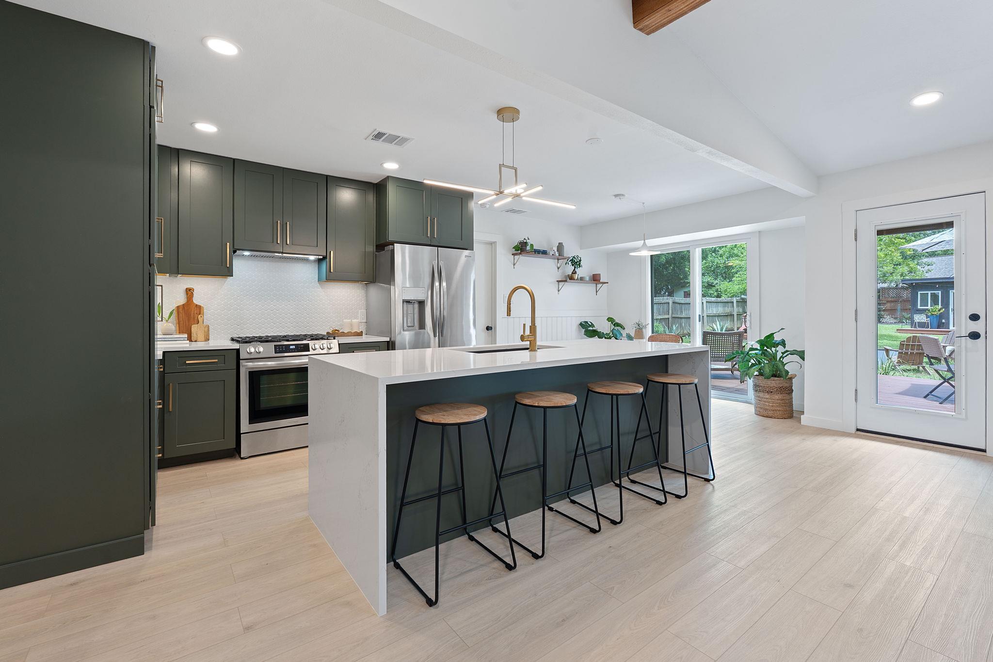 2661 Piping Rock TRL